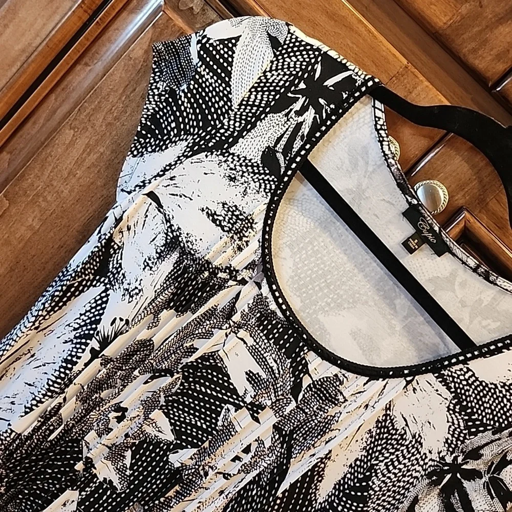 NWOT Cupio Abstract Top/Tunic Small - Picture 3 of 9